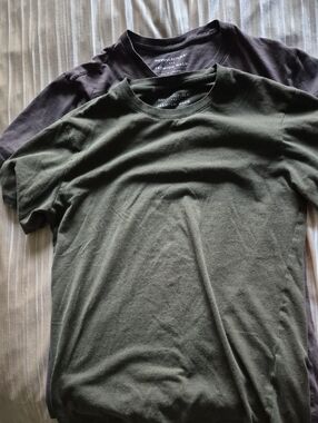 Banana Republic Men's Crew Neck Tees — Olive Green & Charcoal